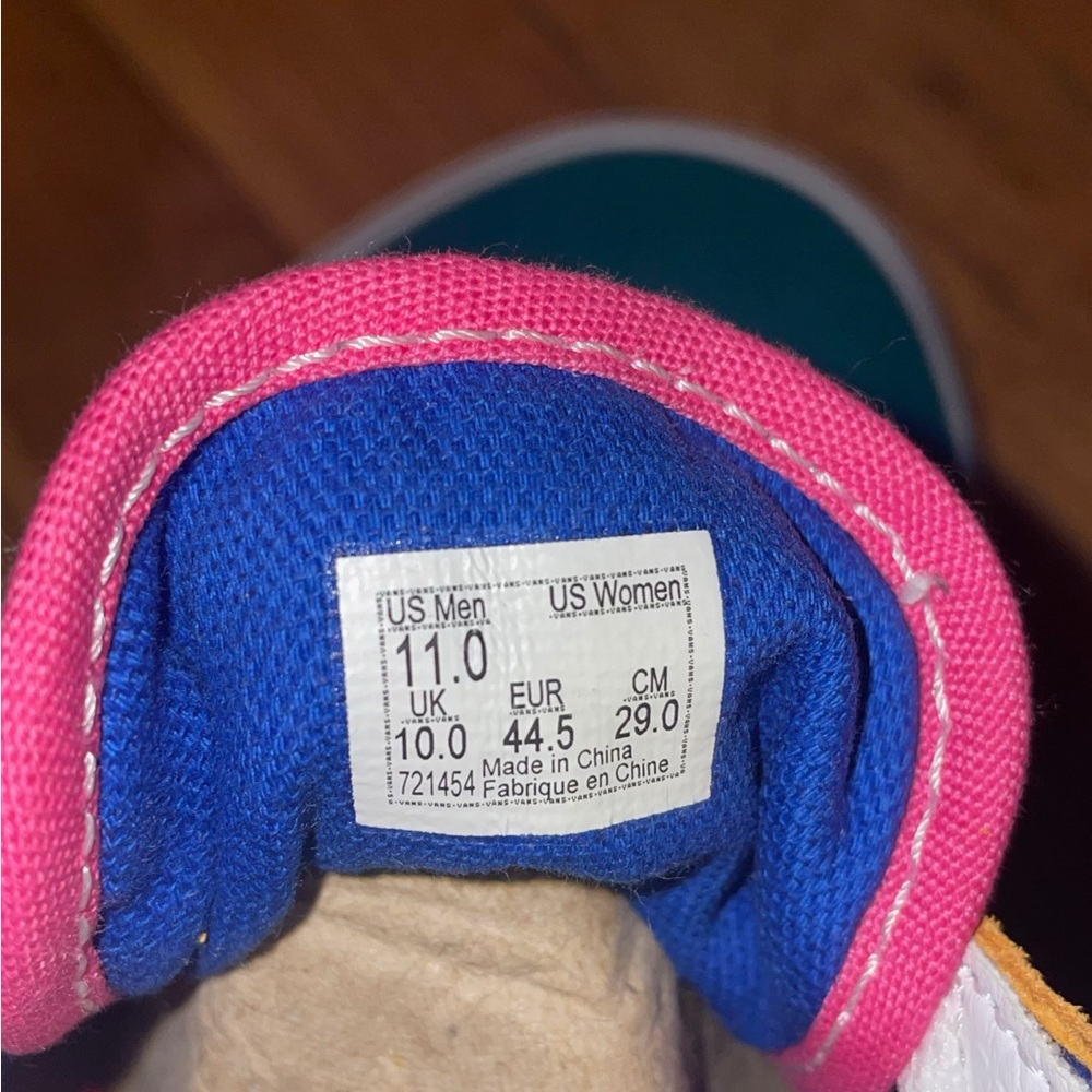 Vans - Picture 3 of 3